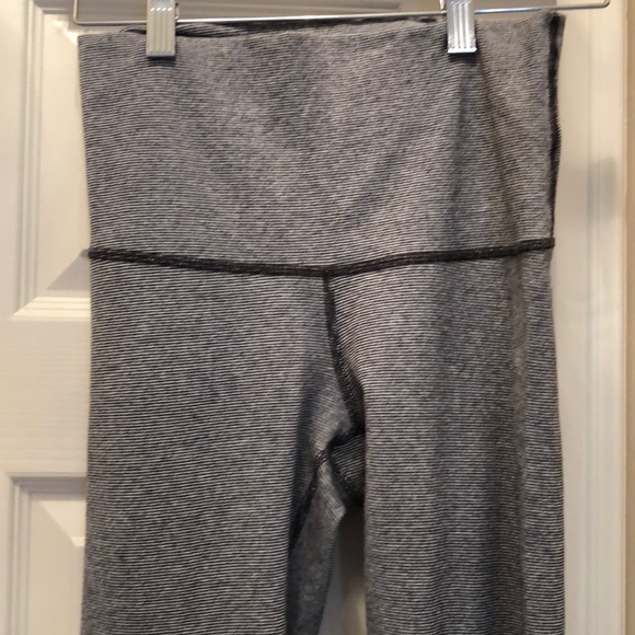Lululemon yoga pants - Picture 3 of 3